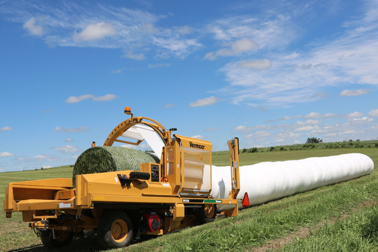 Minimizing storage losses of round bale hay