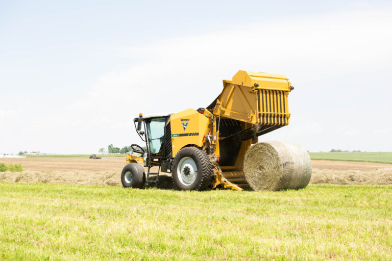 Bells and Whistles of the ZR5-1200 self-propelled baler