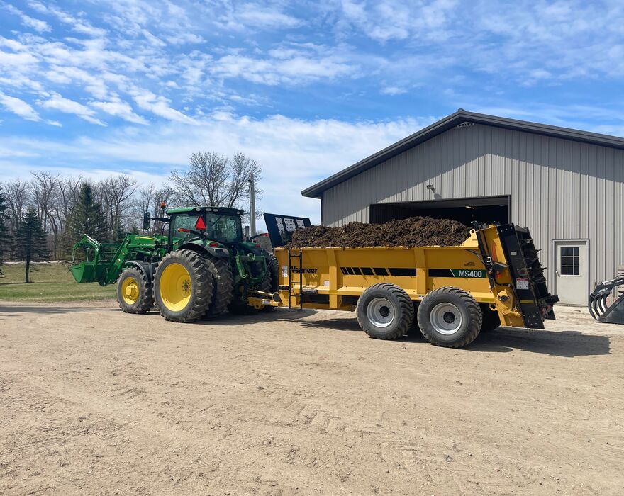 Vermeer MS400 manure spreader