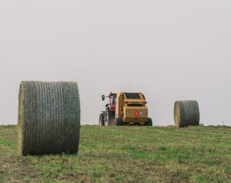 Vermeer 604 S-series balers: Which 6&times;4 baler is right for your operation?