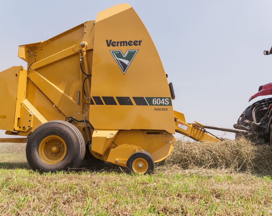 Vermeer 604S Rancher baler in action