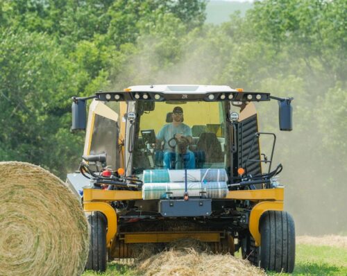 Vermeer ZR-4S self-propelled baler baling hay in the field