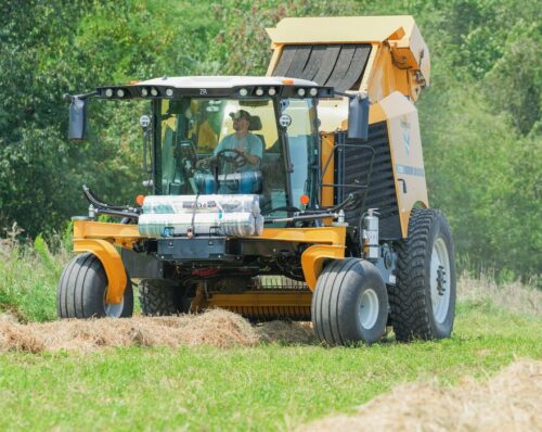 A Vermeer ZR-4S self-propelled baler bales hay.
