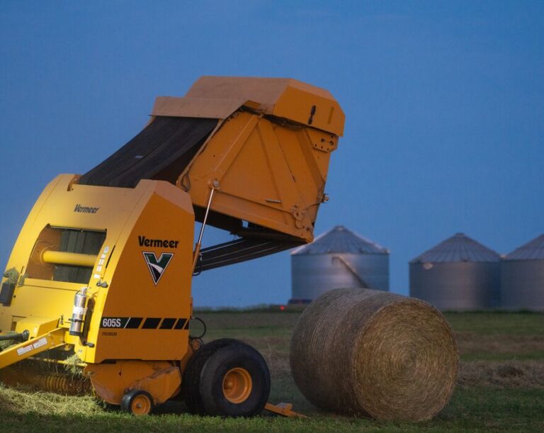 New Vermeer 605 S-series lineup brings more choice to hay producers